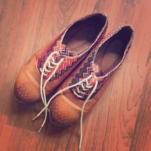 Vintage-looking Bowler Shoes